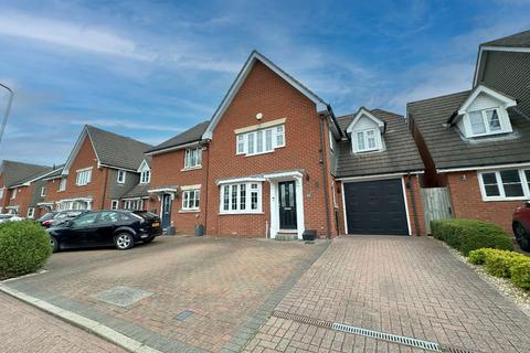 3 bedroom end of terrace house for sale, Harris Close, Romford