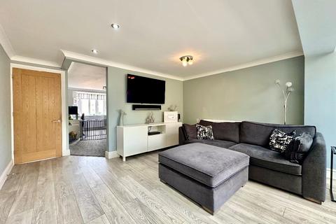 3 bedroom end of terrace house for sale, Harris Close, Romford