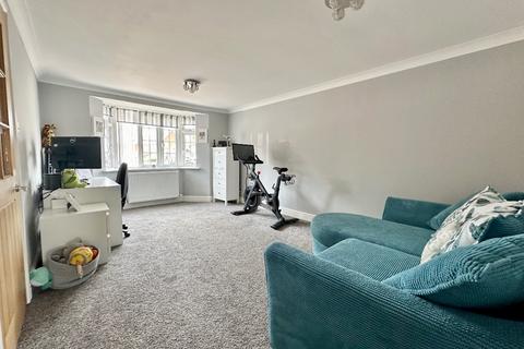 3 bedroom end of terrace house for sale, Harris Close, Romford