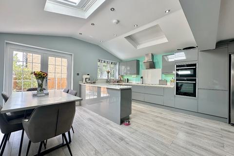 14 Harris Close, Romford, RM3 8PQ
