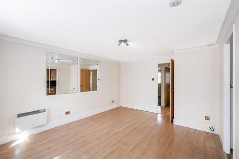 2 bedroom maisonette for sale, Osprey Close, Snaresbrook