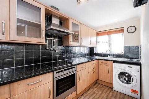 2 bedroom maisonette for sale, Osprey Close, Snaresbrook