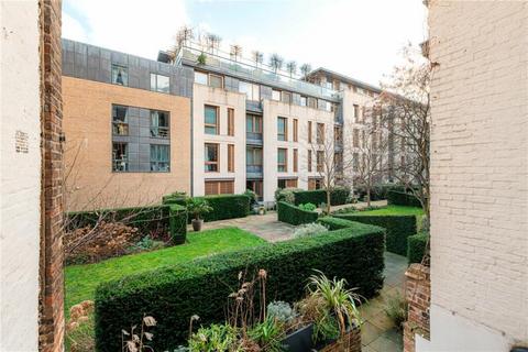 3 bedroom flat to rent, Halkin Street, SW1X