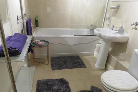 2 bedroom house share to rent, Queens Road, Southport