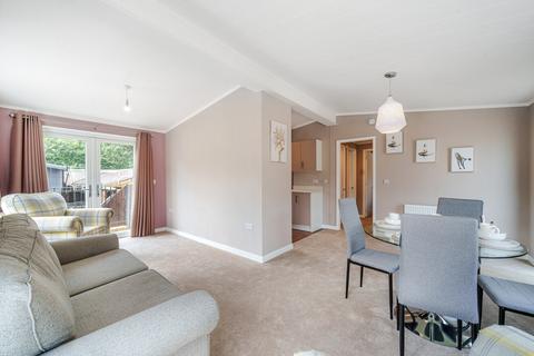 2 bedroom bungalow for sale, Hermitage Park, Bracknell RG42