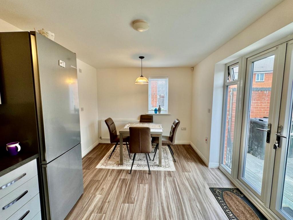 Kitchen/ Dining Room