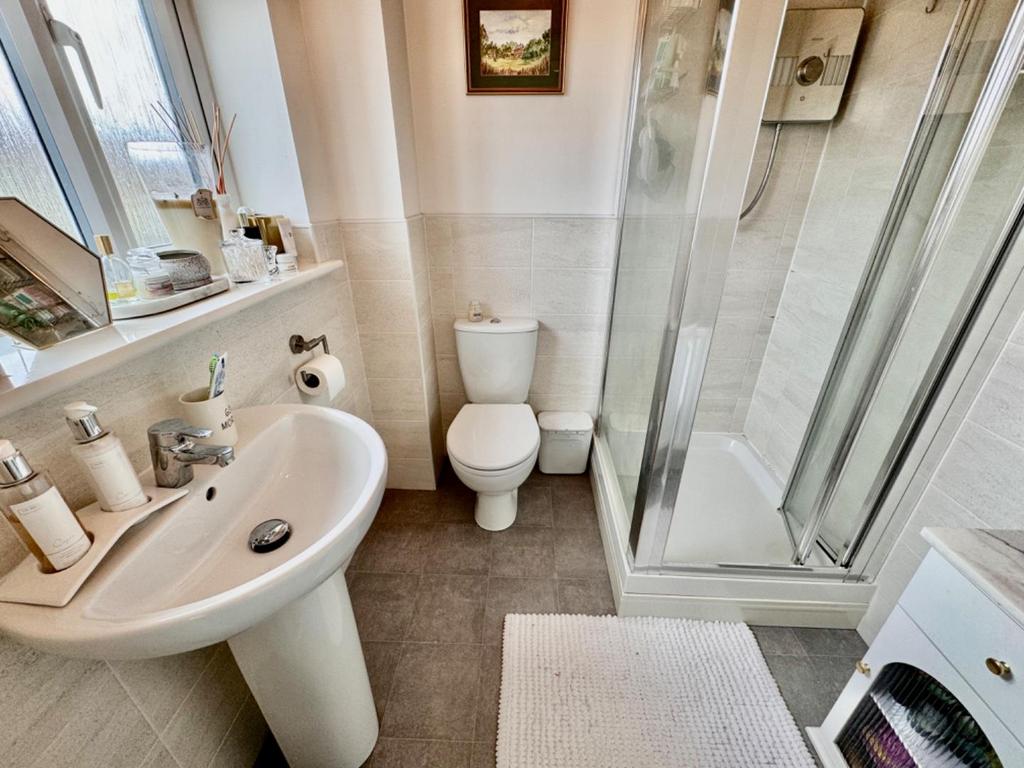 En Suite Shower Room/ wc