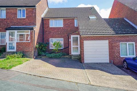 3 bedroom terraced house for sale, Sedlescombe Gardens, St. Leonards-On-Sea