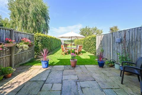 3 bedroom end of terrace house to rent, North Lane, Buriton, Petersfield.