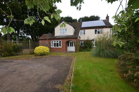 4 bedroom detached house to rent, Grange Close, Briston