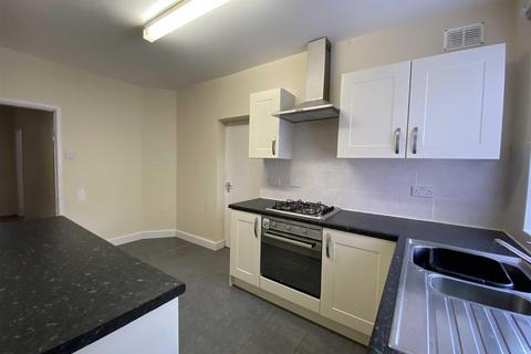 3 bedroom end of terrace house to rent, Vicars Road, Chorlton, Manchester