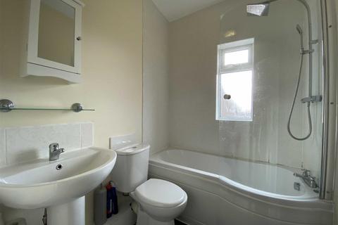 3 bedroom end of terrace house to rent, Vicars Road, Chorlton, Manchester