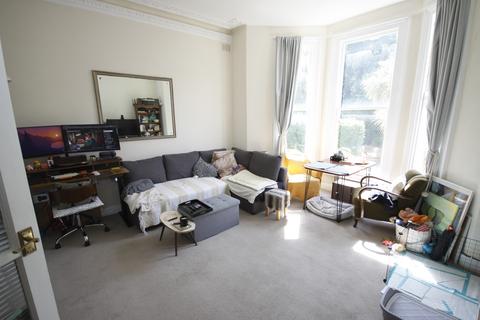 1 bedroom flat for sale, Blackheath Grove, London SE3