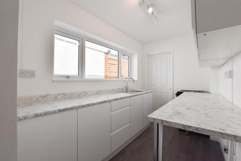 2 bedroom terraced house for sale, Knowle Road, Wouldham