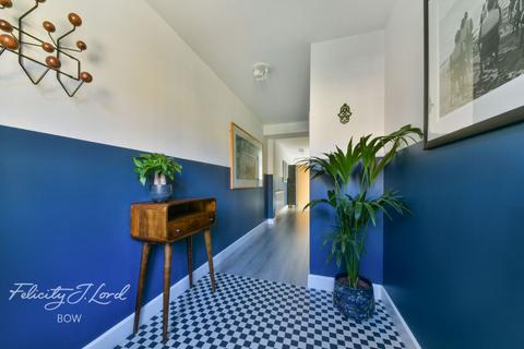 9 Bowstring Plaza, London, E3 4TS