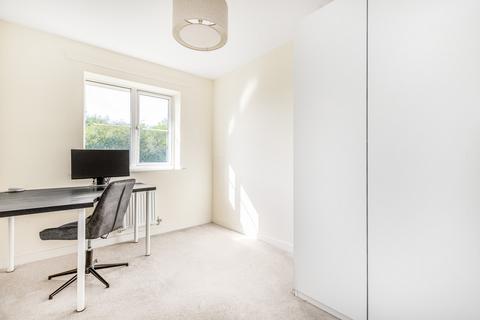 10, Livingstone House, 7 Winter Close, Epsom, KT17 1AH