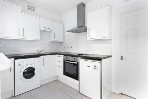 Studio to rent, Albany Road, Ealing W13