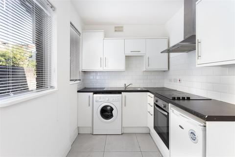 Studio to rent, Albany Road, Ealing W13