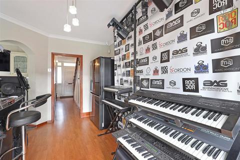 137 New Road, London, E4 9EZ