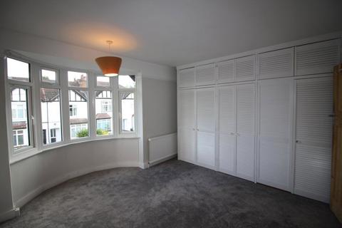 3 bedroom house to rent, Titian Avenue, Bushey Heath