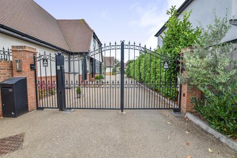 3 bedroom detached house for sale, Lynton Gate, Hadleigh