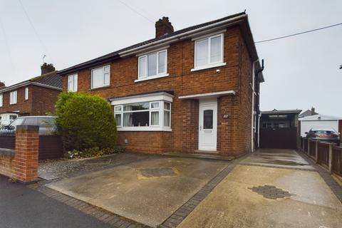 3 bedroom semi-detached house for sale, Endcliffe Avenue, Scunthorpe DN17