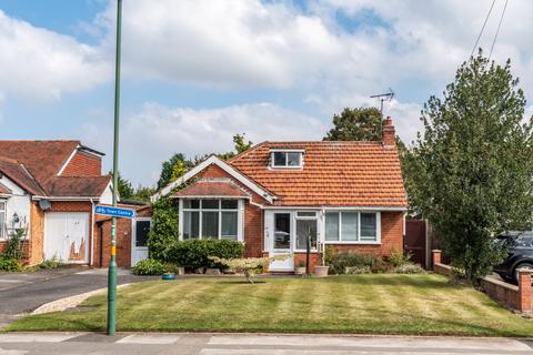 2 bedroom bungalow for sale, Cornyx Lane, Solihull, West Midlands B91