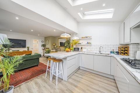 2 bedroom flat for sale, Goldsboro Road, Nine Elms, London, SW8