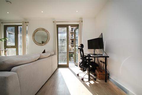 1 bedroom apartment for sale, Armada Way, London