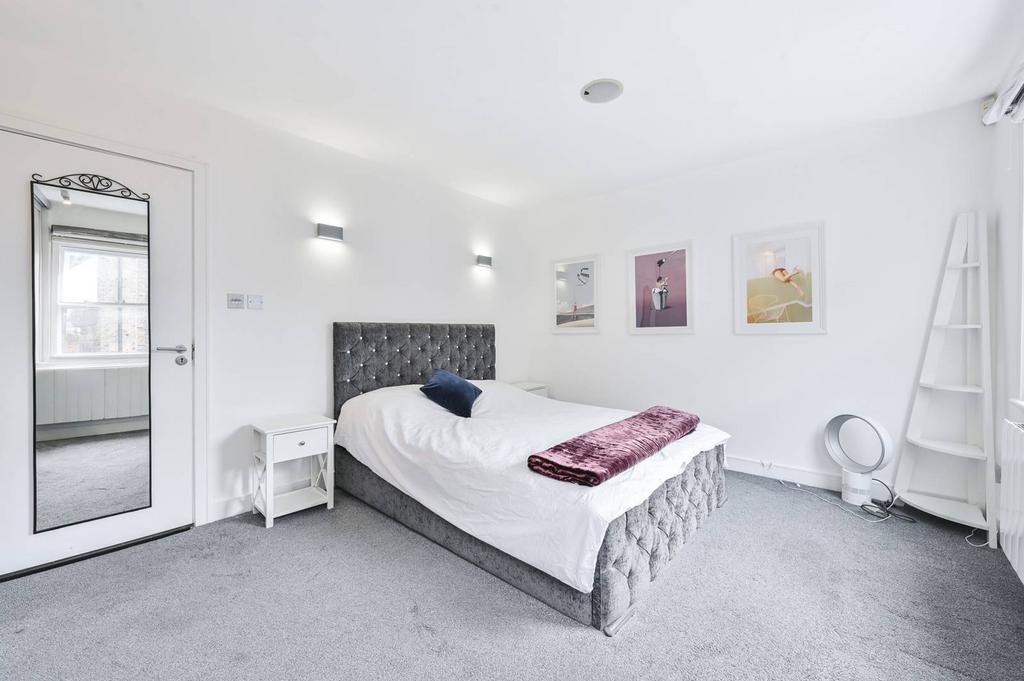 South Molton Street, Mayfair, London... 2 bed flat to rent £5,417 pcm (£1,250 pw)