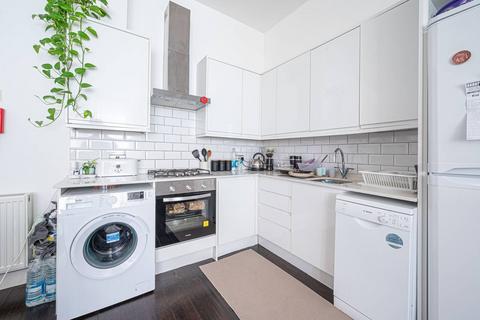 4 bedroom flat to rent, Ballards Lane, North Finchley, London, N12