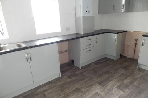 2 bedroom terraced house to rent, Highfield Terrace, Dewsbury