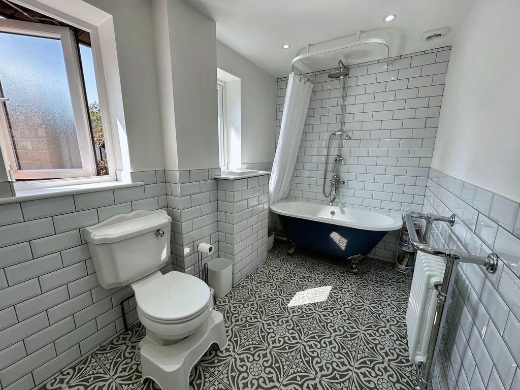 Main Bathroom