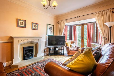 1 Knowle Green, Sheffield, S17 3AP