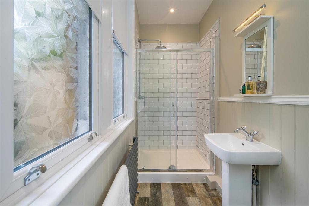 Ensuite to Bedroom 6