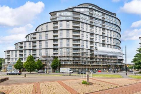 2 bedroom flat for sale, Woking,  Surrey,  GU22