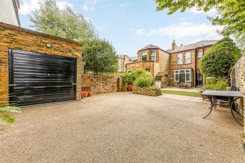 34 Regina Road, London, W13 9EF