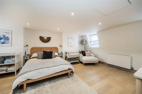 3 bedroom maisonette for sale, Medwin Street, London SW4