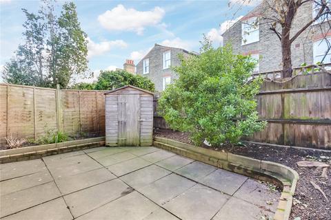 3 bedroom terraced house to rent, Belleville Road, London SW11