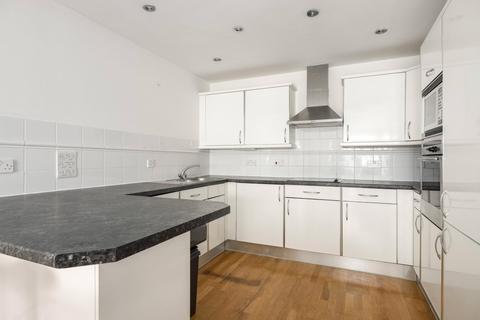 2 bedroom apartment to rent, Prices Court, London SW11