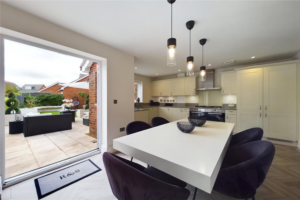 Kitchen/Dining
