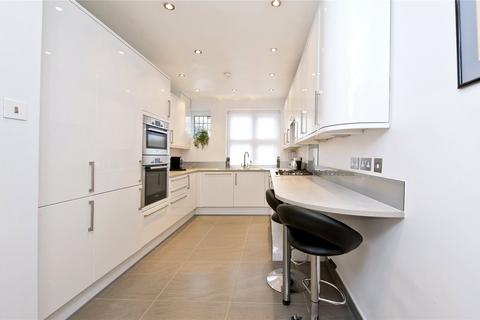 3 bedroom terraced house to rent, Kensington High Street, London W8