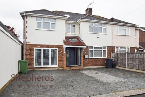 1 Drakes Close, Cheshunt, Waltham Cross, EN8 0PL