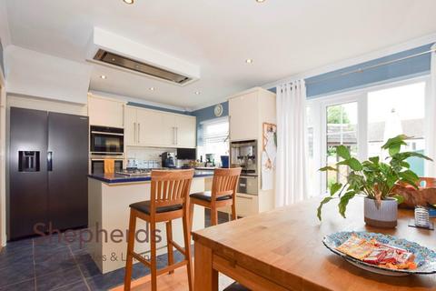 1 Drakes Close, Cheshunt, Waltham Cross, EN8 0PL