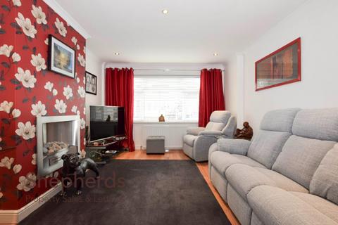 1 Drakes Close, Cheshunt, Waltham Cross, EN8 0PL