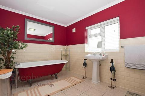 1 Drakes Close, Cheshunt, Waltham Cross, EN8 0PL