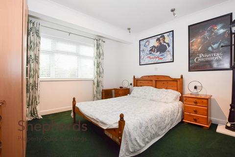 1 Drakes Close, Cheshunt, Waltham Cross, EN8 0PL