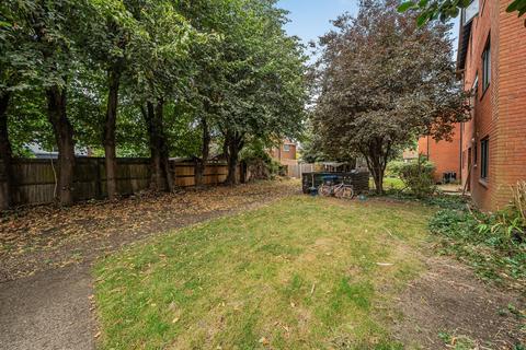 22 Tithe Barn Close, Kingston Upon Thames, KT2 6RZ