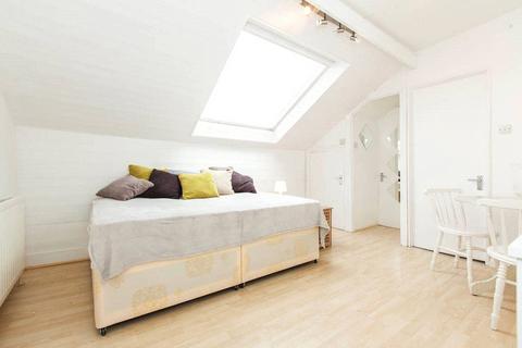 Studio for sale, Cambridge Gardens, London W10