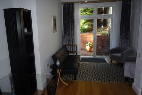 3 bedroom flat to rent, Whitehall Park, London N19